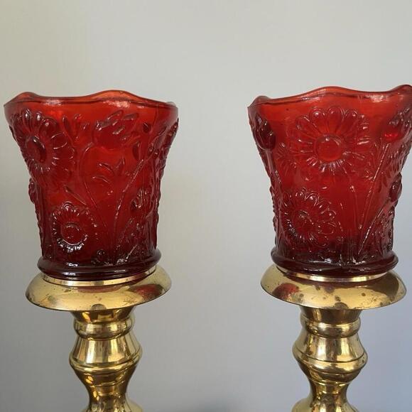 Holding for MBED  Daisy Floral Red Glass Peg Votive Candle Holder set of 5 — - Picture 8 of 12